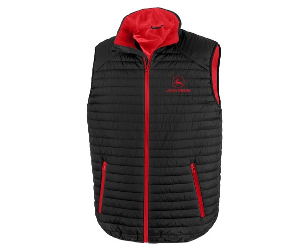 Prešívaná vesta s logom John Deere v čierno-červenej farbe